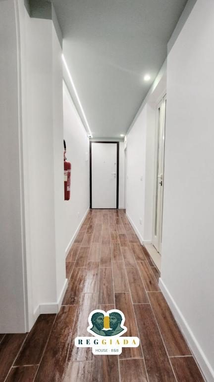 Corridoio con luci LED - B&B Reggio Calabria