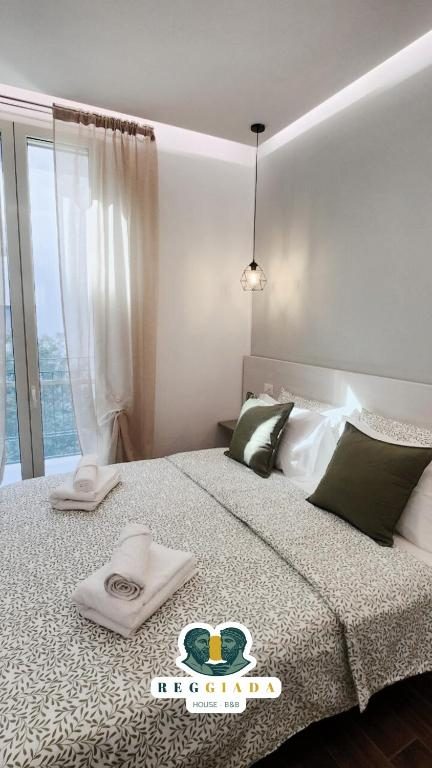 Camera King con Balcone: vista d'insieme della camera - Reggiada House B&B Reggio Calabria